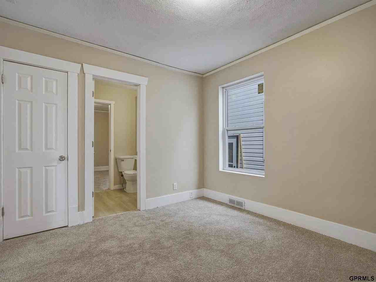 4413 Sprague St - Photo 5 of 18