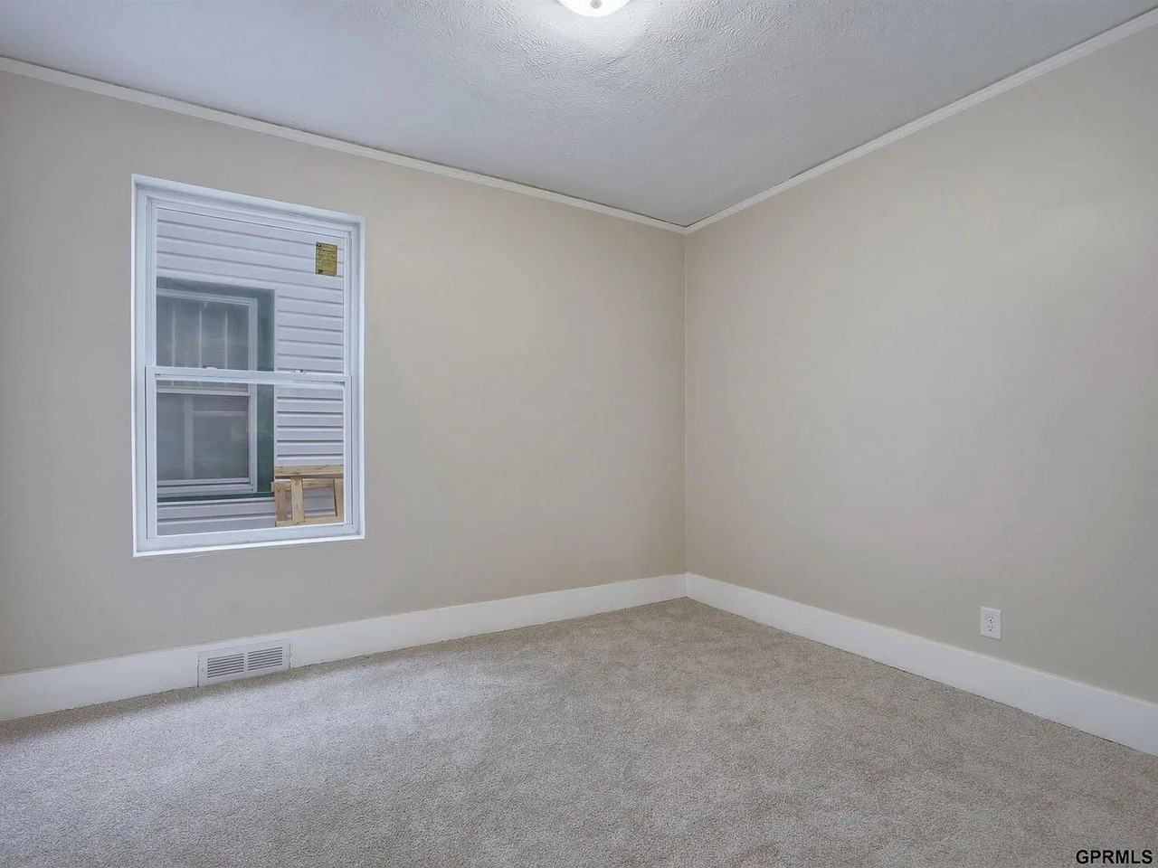 4413 Sprague St - Photo 6 of 18