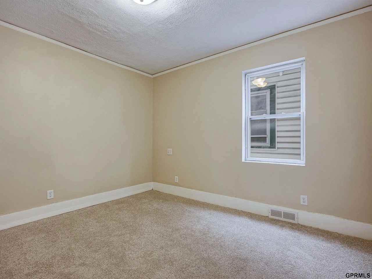 4413 Sprague St - Photo 7 of 18