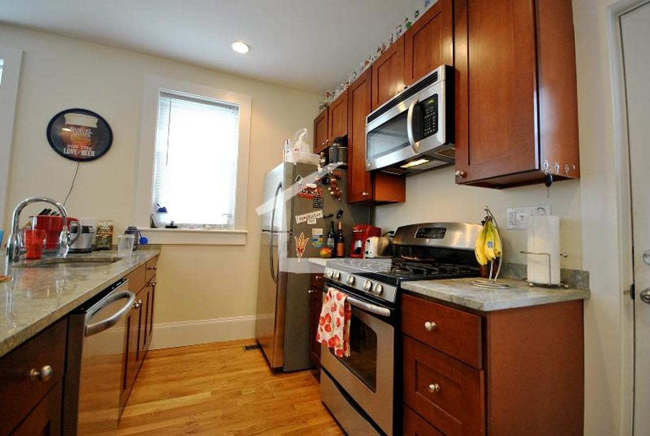 6 Larose Pl