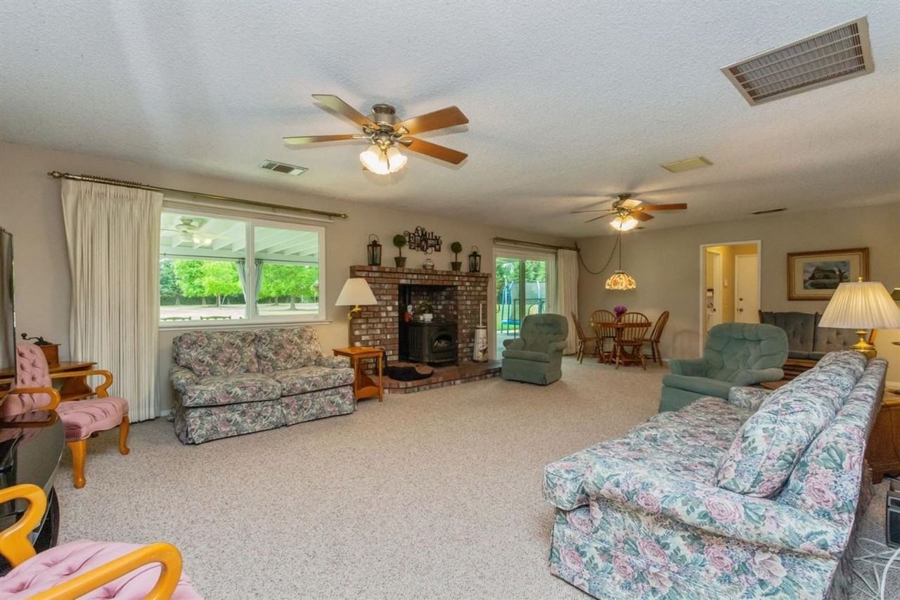 10521 N Minnewawa Ave - Photo 5 of 36