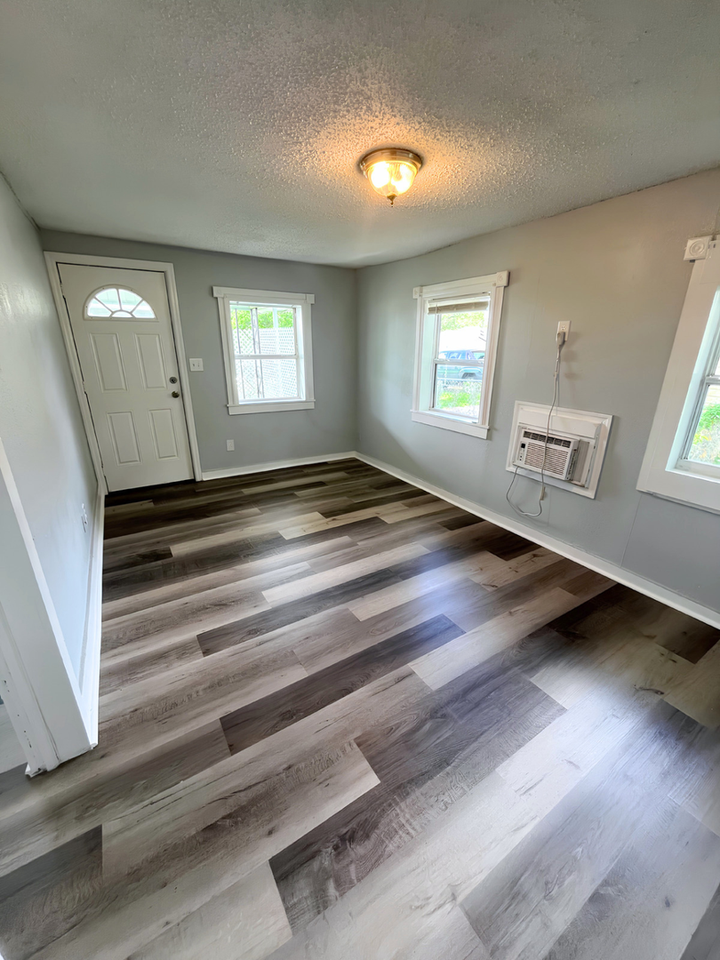 5617 10th St - Photo 3 of 9