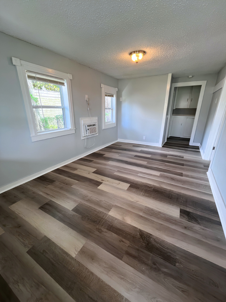 5617 10th St - Photo 4 of 9