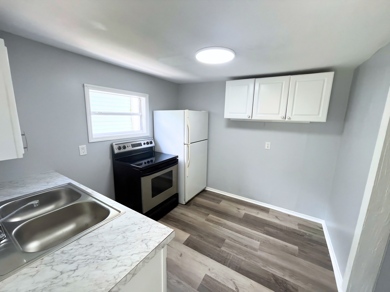 5617 10th St - Photo 5 of 9