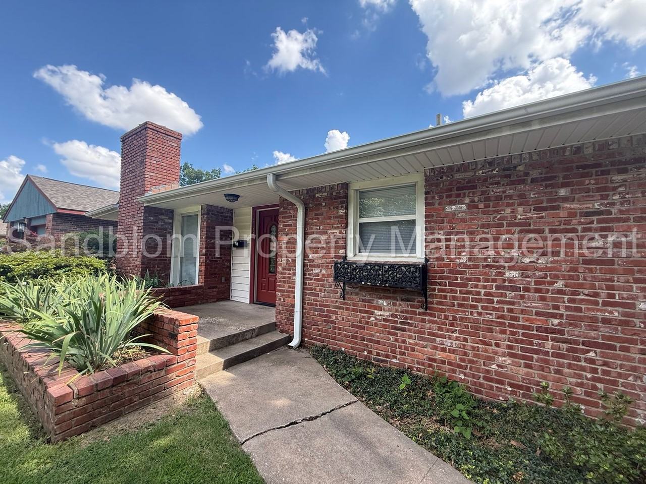 4534 E 39th St - Photo 2 of 25