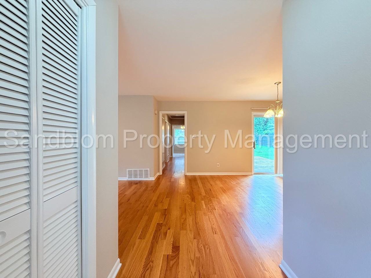 4534 E 39th St - Photo 5 of 25