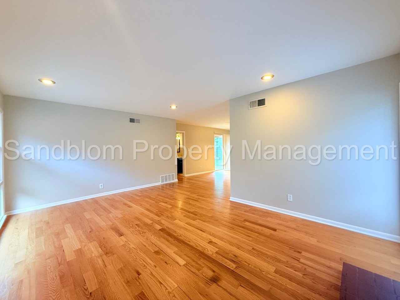4534 E 39th St - Photo 7 of 25
