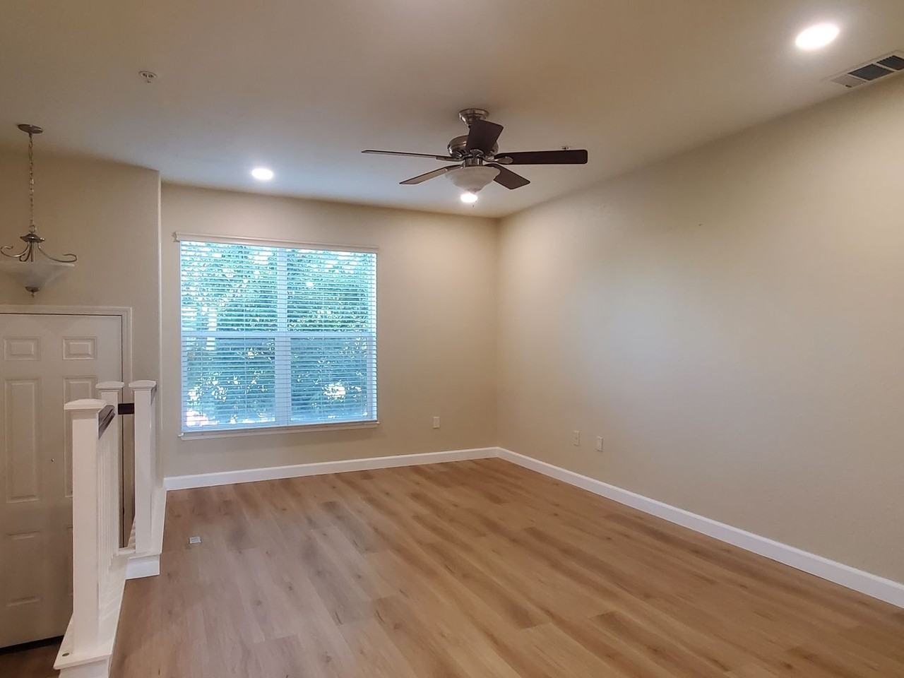 41 Esfahan Dr - Photo 2 of 12
