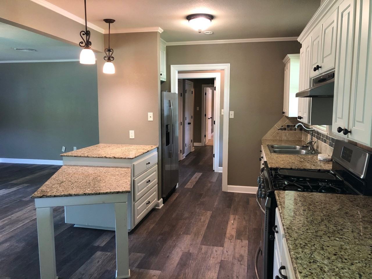 368 Oak St - Photo 3 of 25