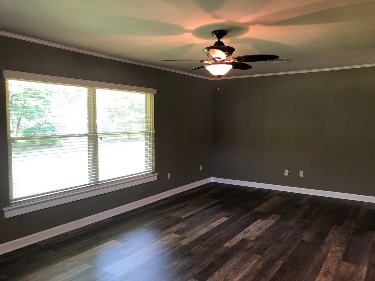 368 Oak St - Photo 5 of 25