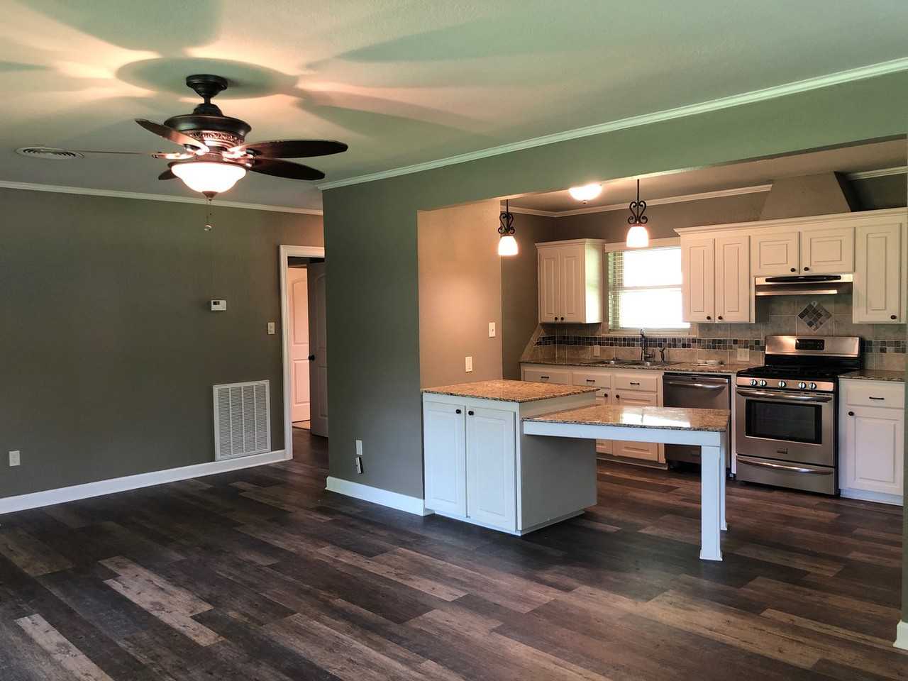 368 Oak St - Photo 7 of 25
