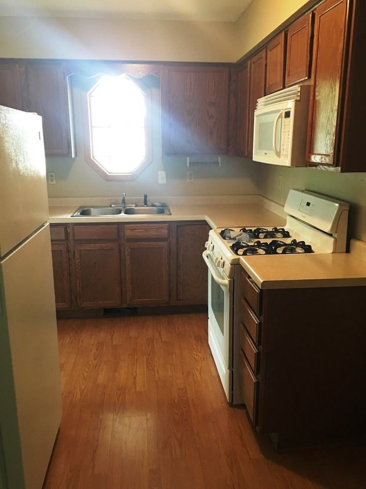 716 Washington Ct Nw - Photo 2 of 7