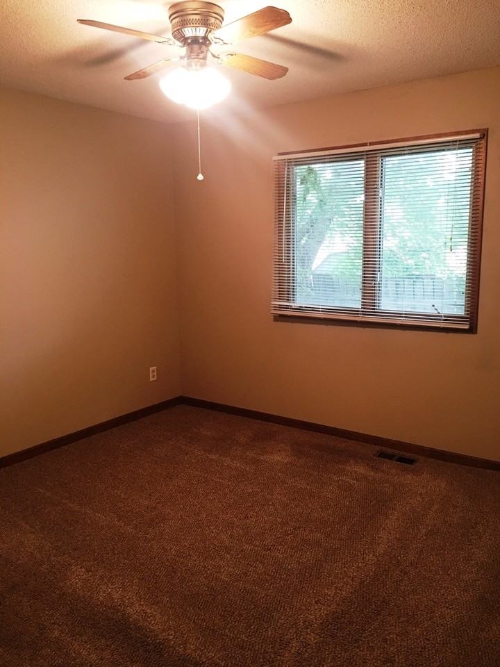 716 Washington Ct Nw - Photo 4 of 7