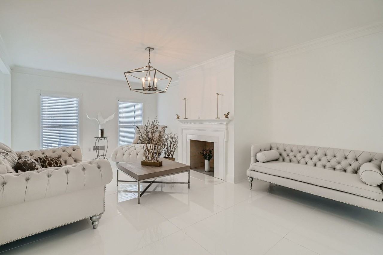 425 Ferry Lndg - Photo 7 of 30
