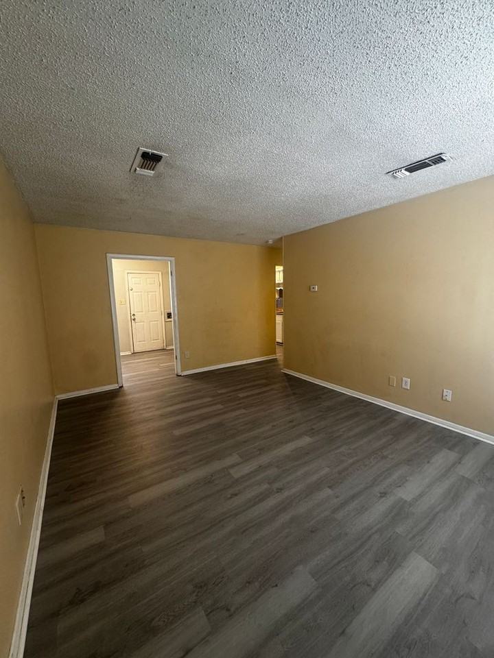 1919 S Woodland St - Photo 2 of 10