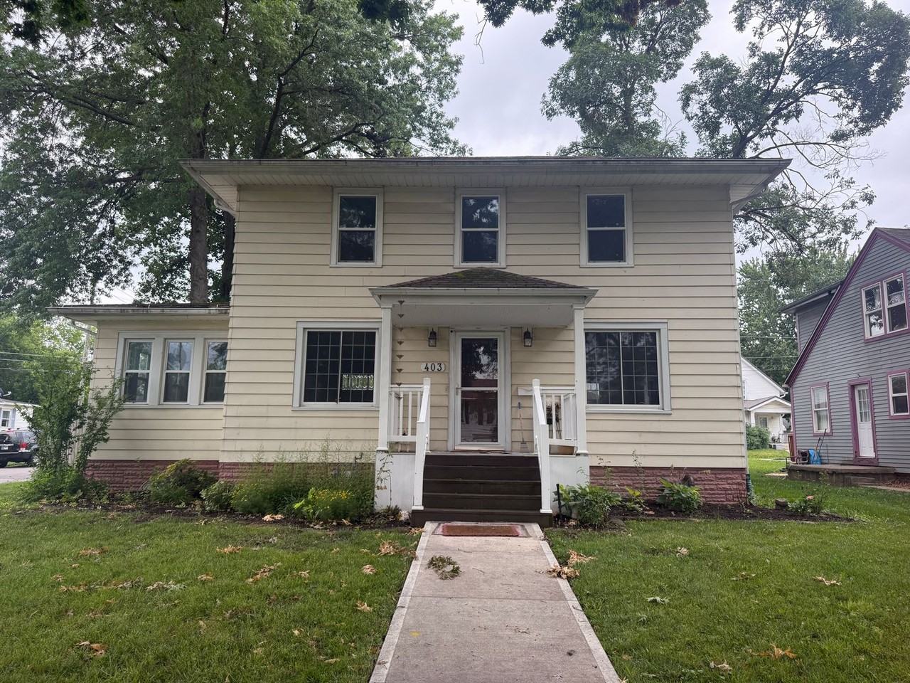 403 Englewood Ct - Photo 2 of 26