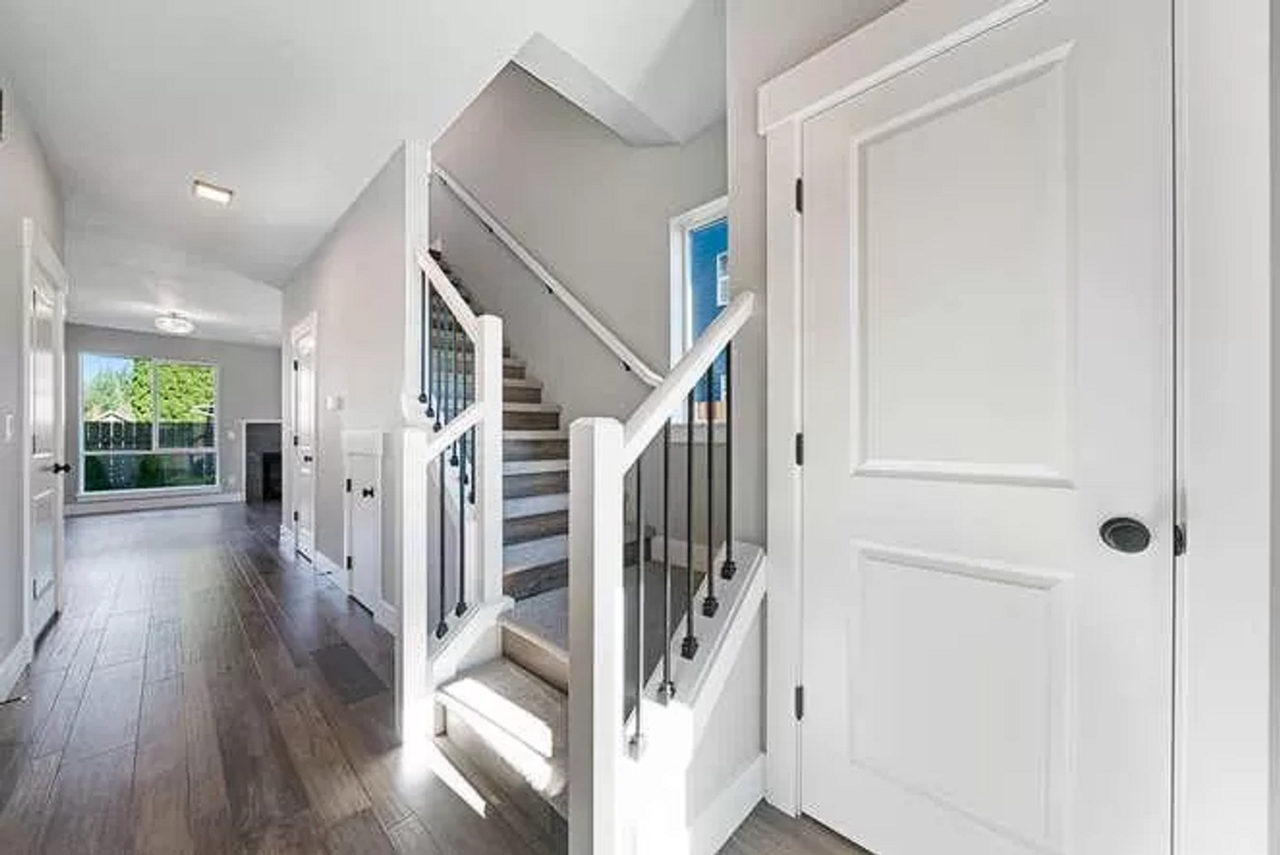 6636 Se 57th Ave - Photo 4 of 26