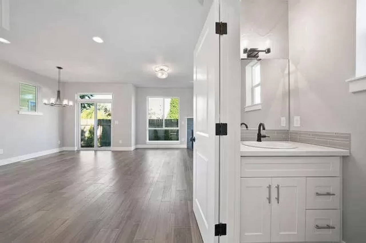 6636 Se 57th Ave - Photo 5 of 26