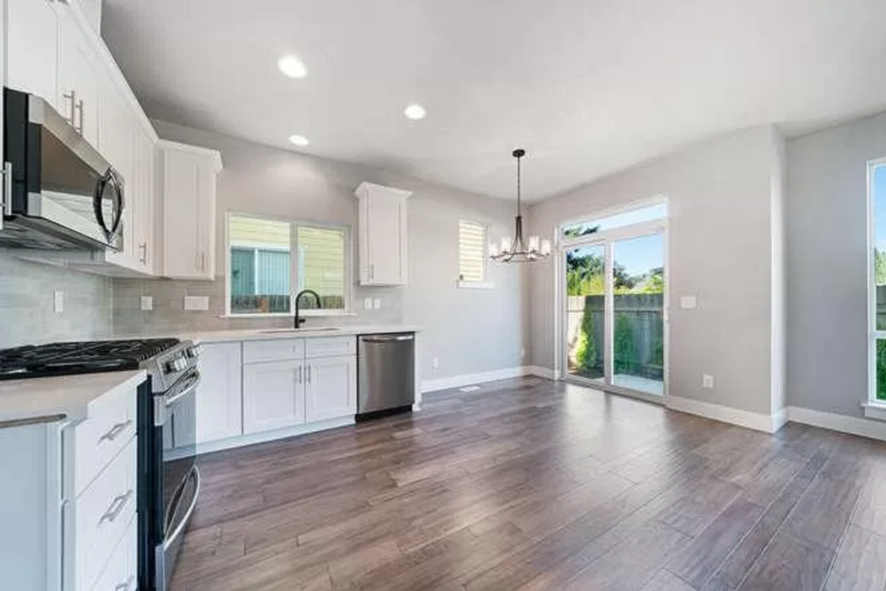 6636 Se 57th Ave - Photo 6 of 26