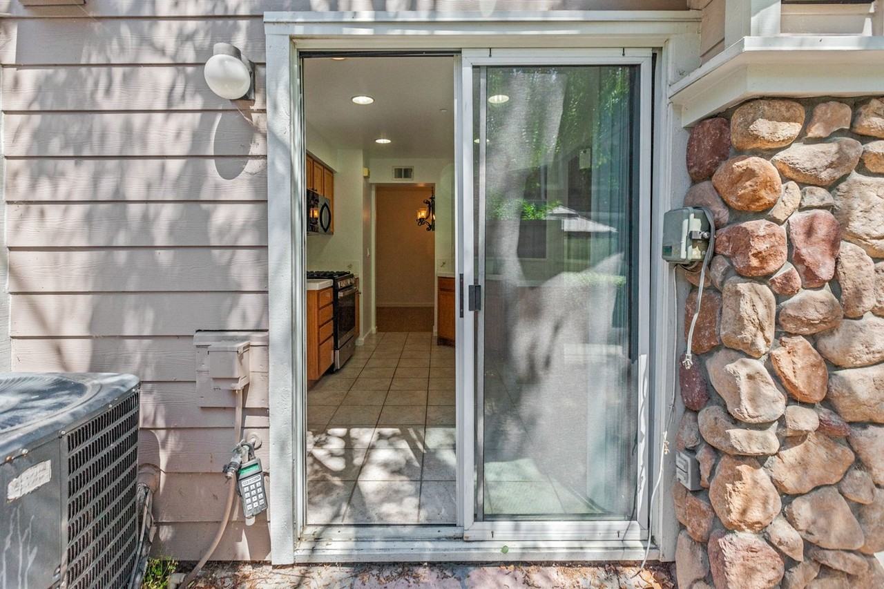 6125 Lambeck Ln - Photo 6 of 48