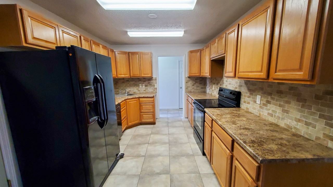 6216 Rutgers St - Photo 2 of 20