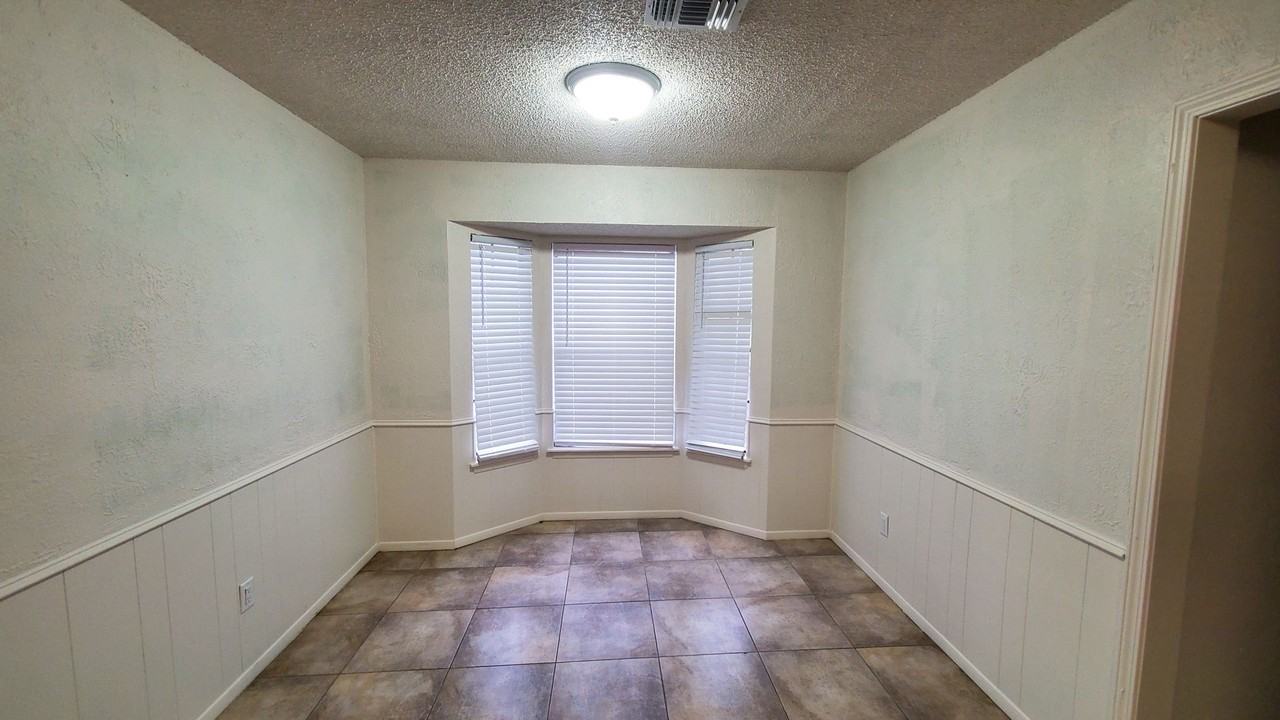 6216 Rutgers St - Photo 4 of 20