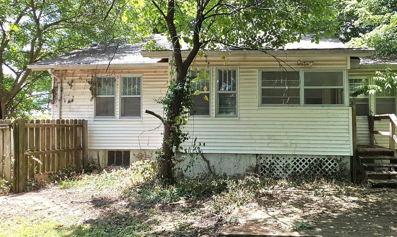 1038 S Delaware Ave - Photo 2 of 9
