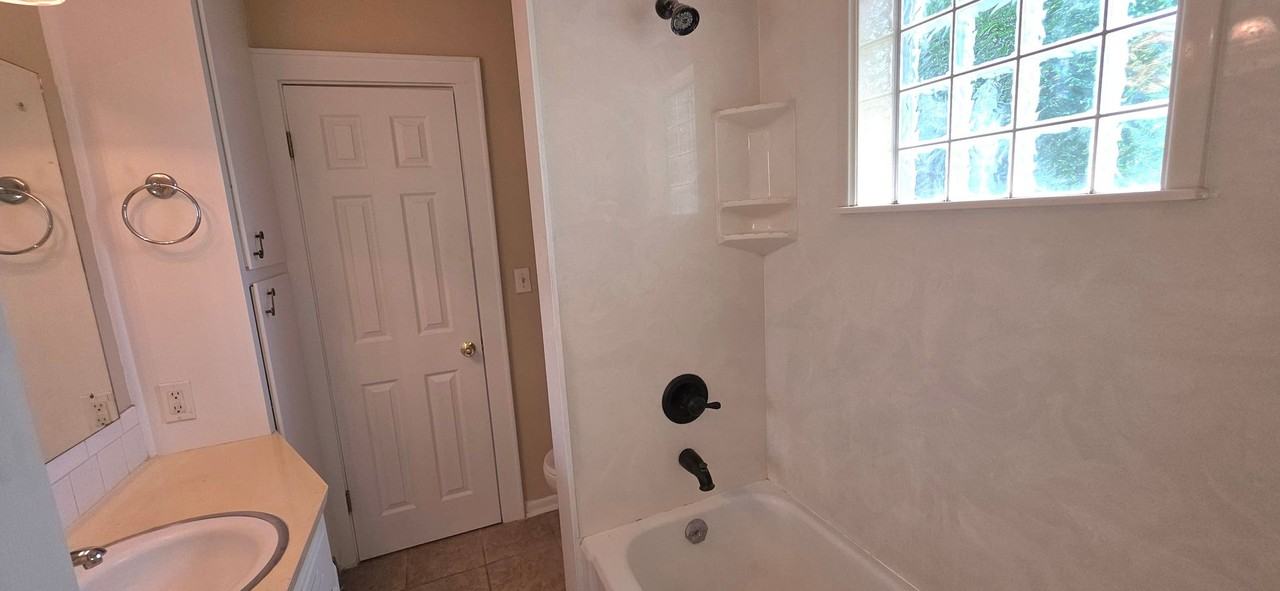 1038 S Delaware Ave - Photo 5 of 9