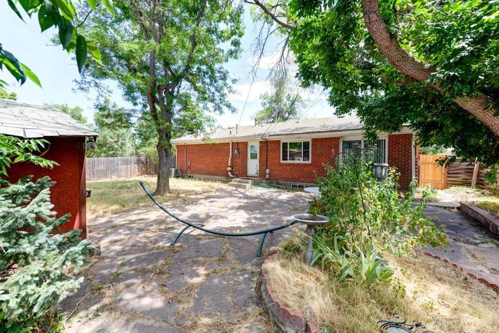 3895 Elmhurst Pl - Photo 3 of 15
