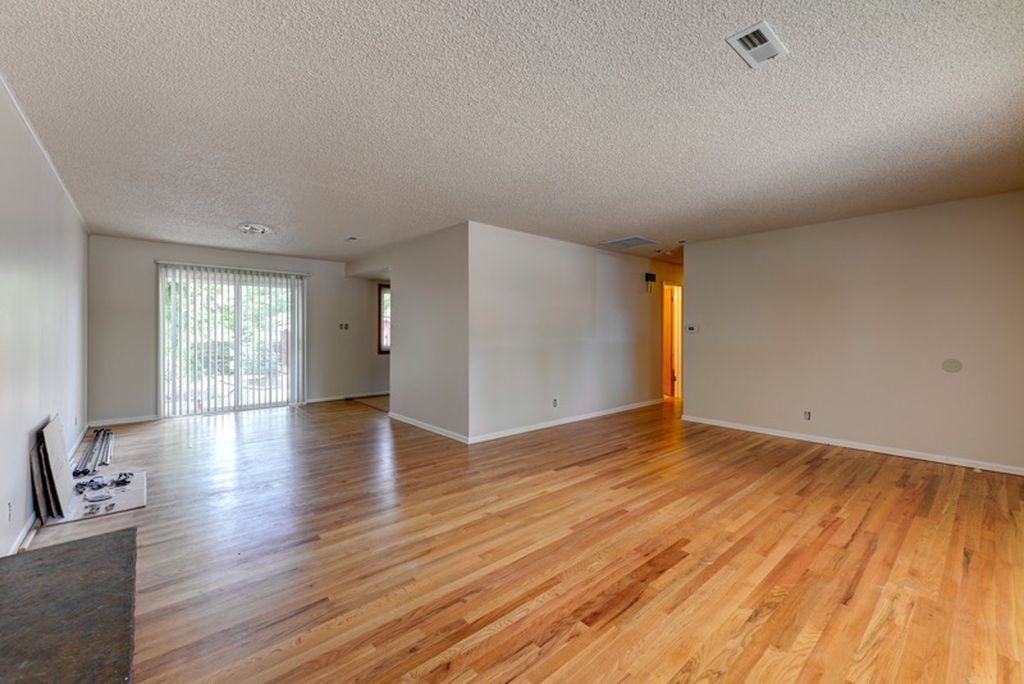 3895 Elmhurst Pl - Photo 5 of 15