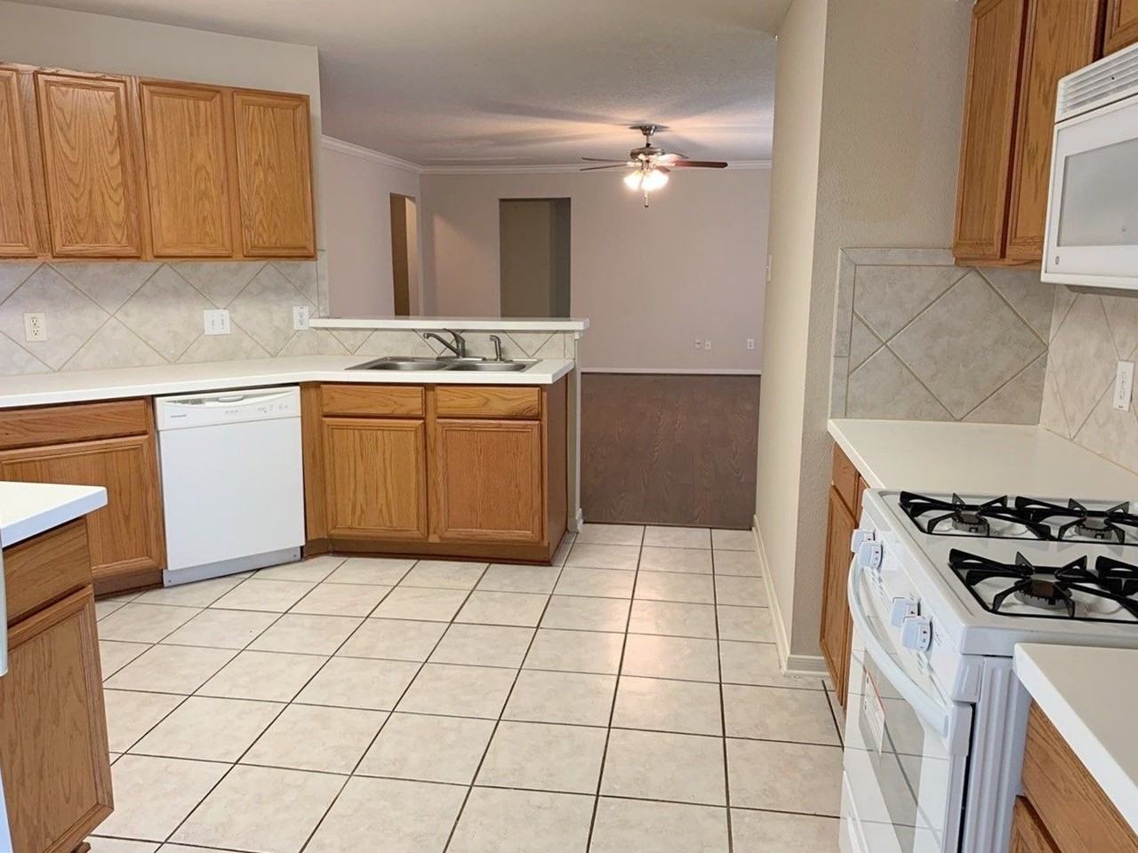 2747 Lofty Elm St - Photo 4 of 19