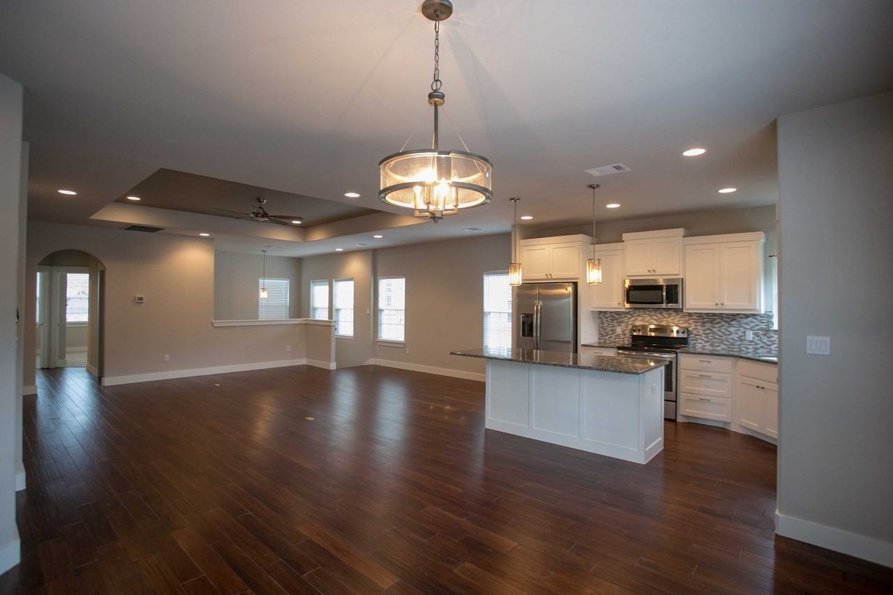 4301 Mansfield Dam Rd #2102 - Photo 5 of 9
