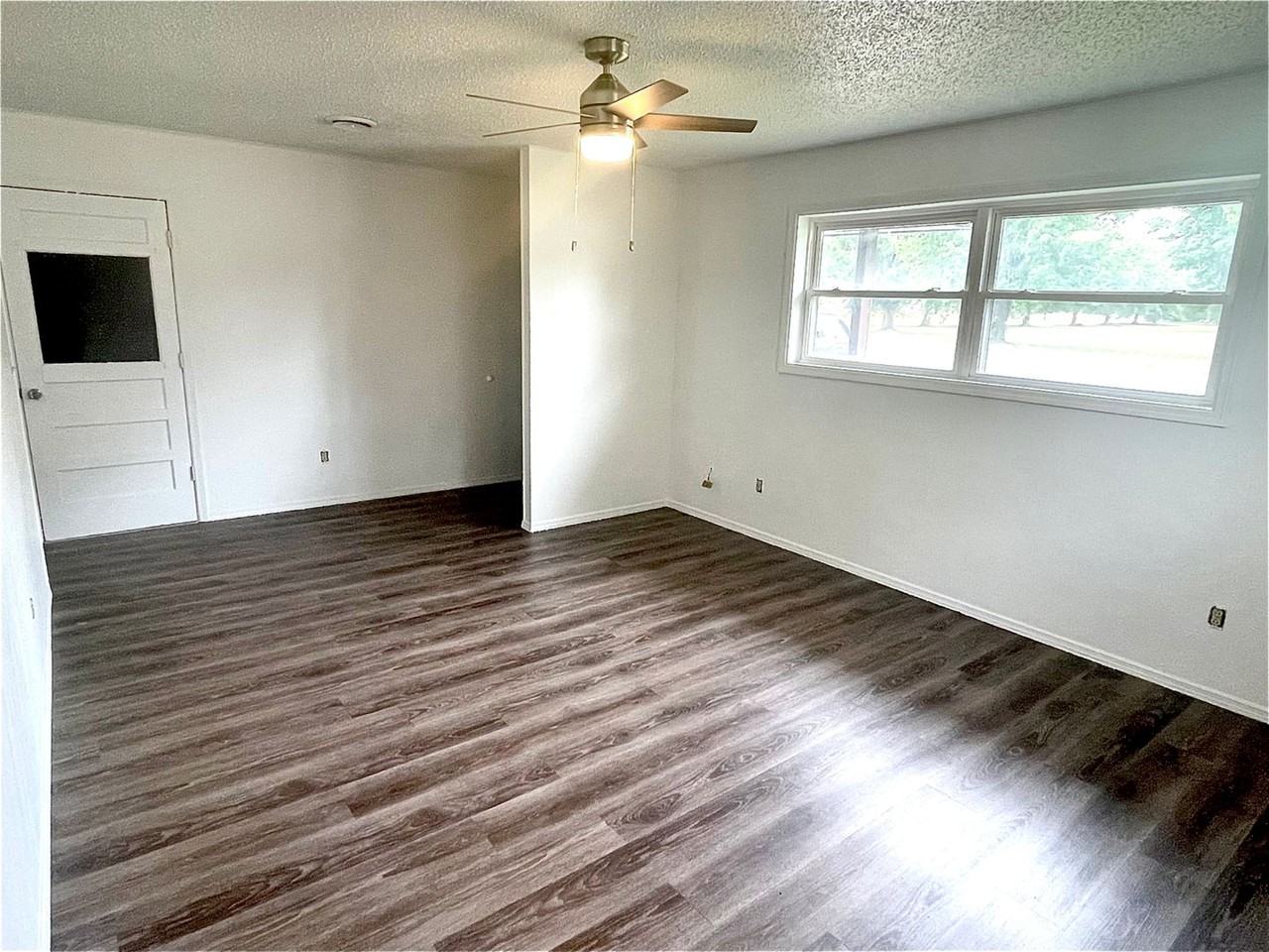 2115 W Emma Ave - Photo 3 of 12