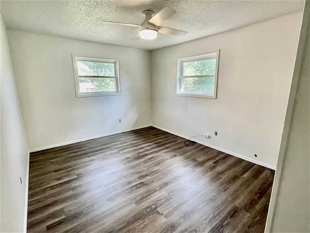 2115 W Emma Ave - Photo 7 of 12