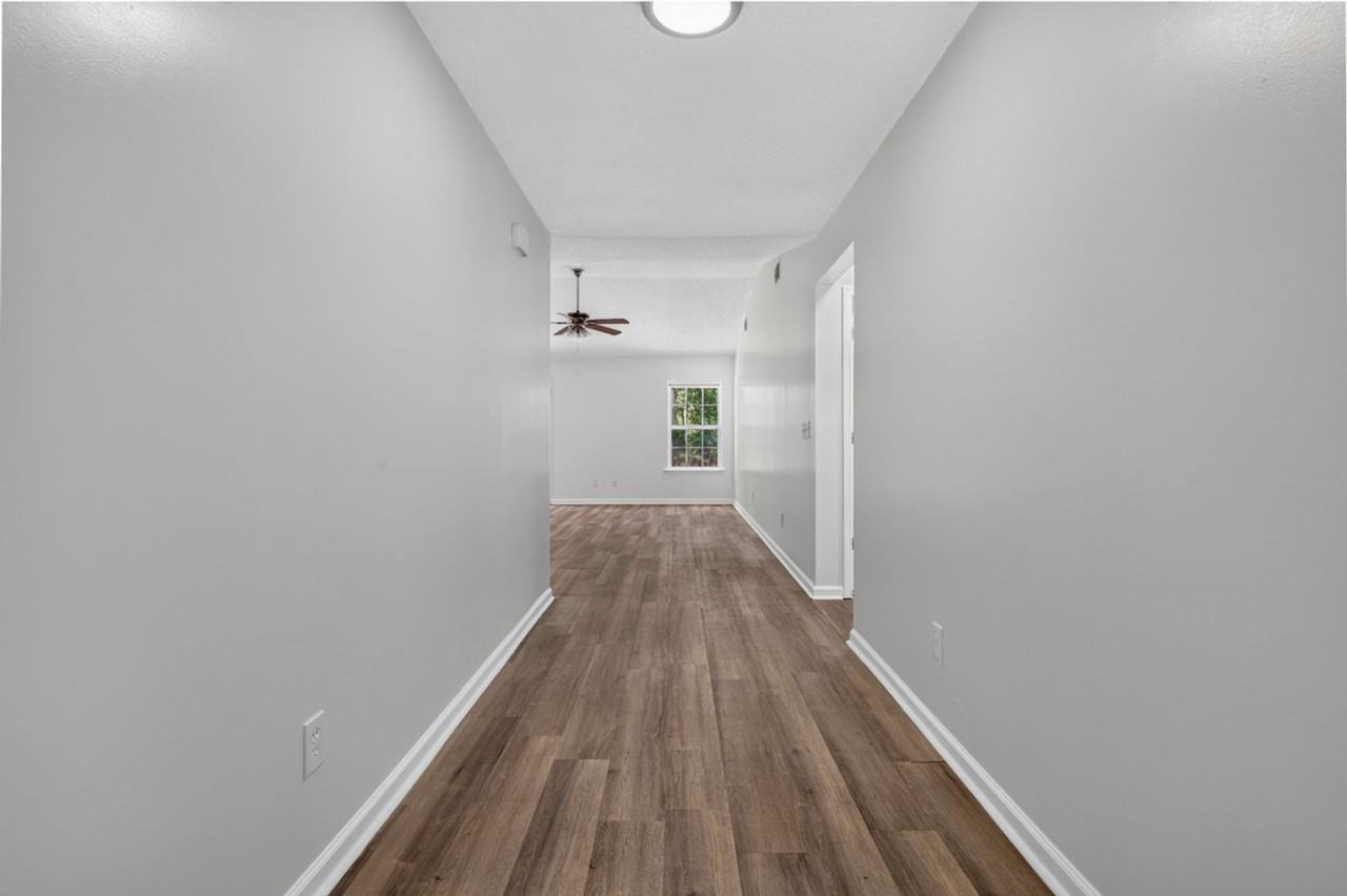 20 Kimpton Dr - Photo 4 of 24