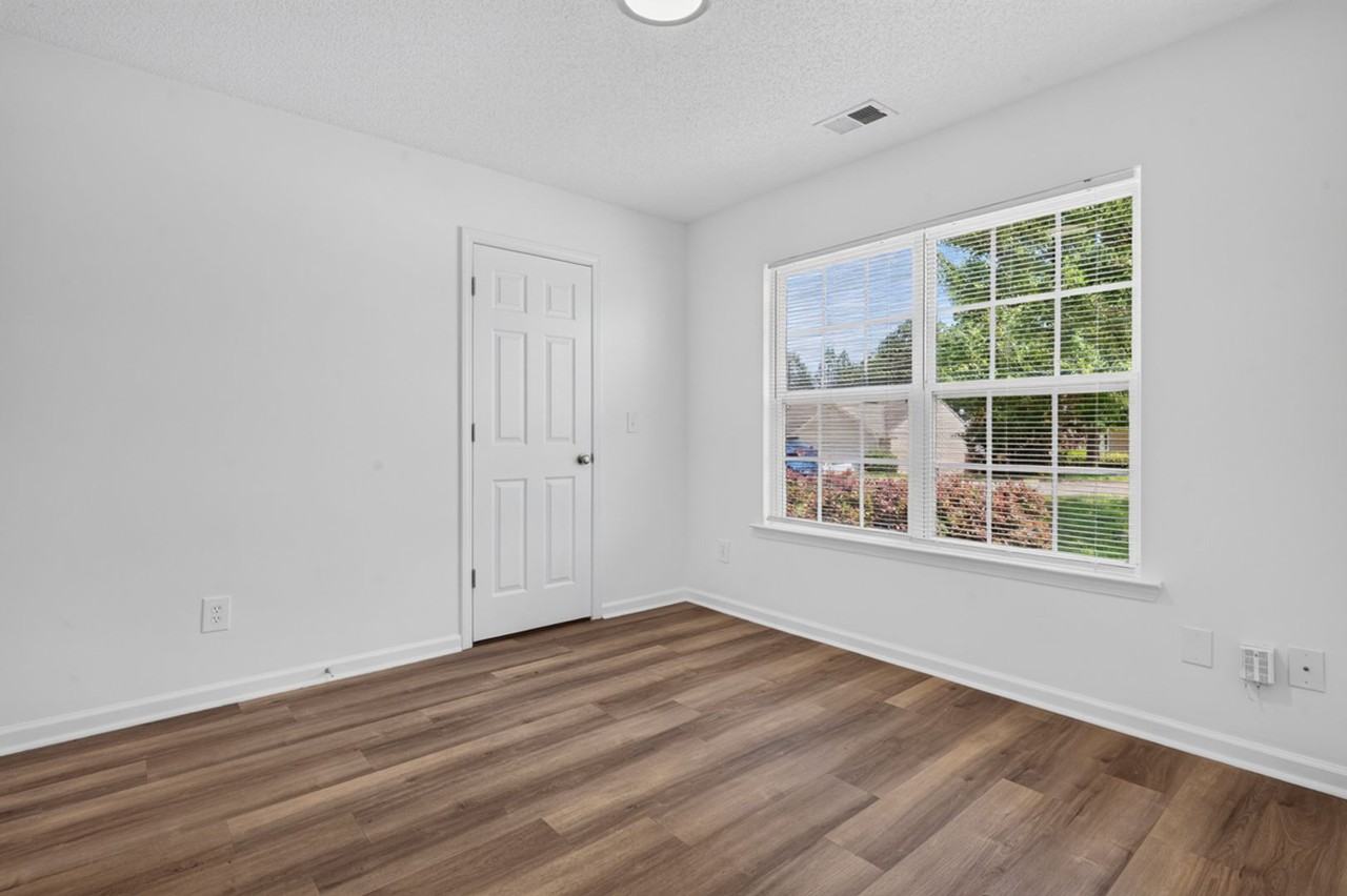 20 Kimpton Dr - Photo 5 of 24