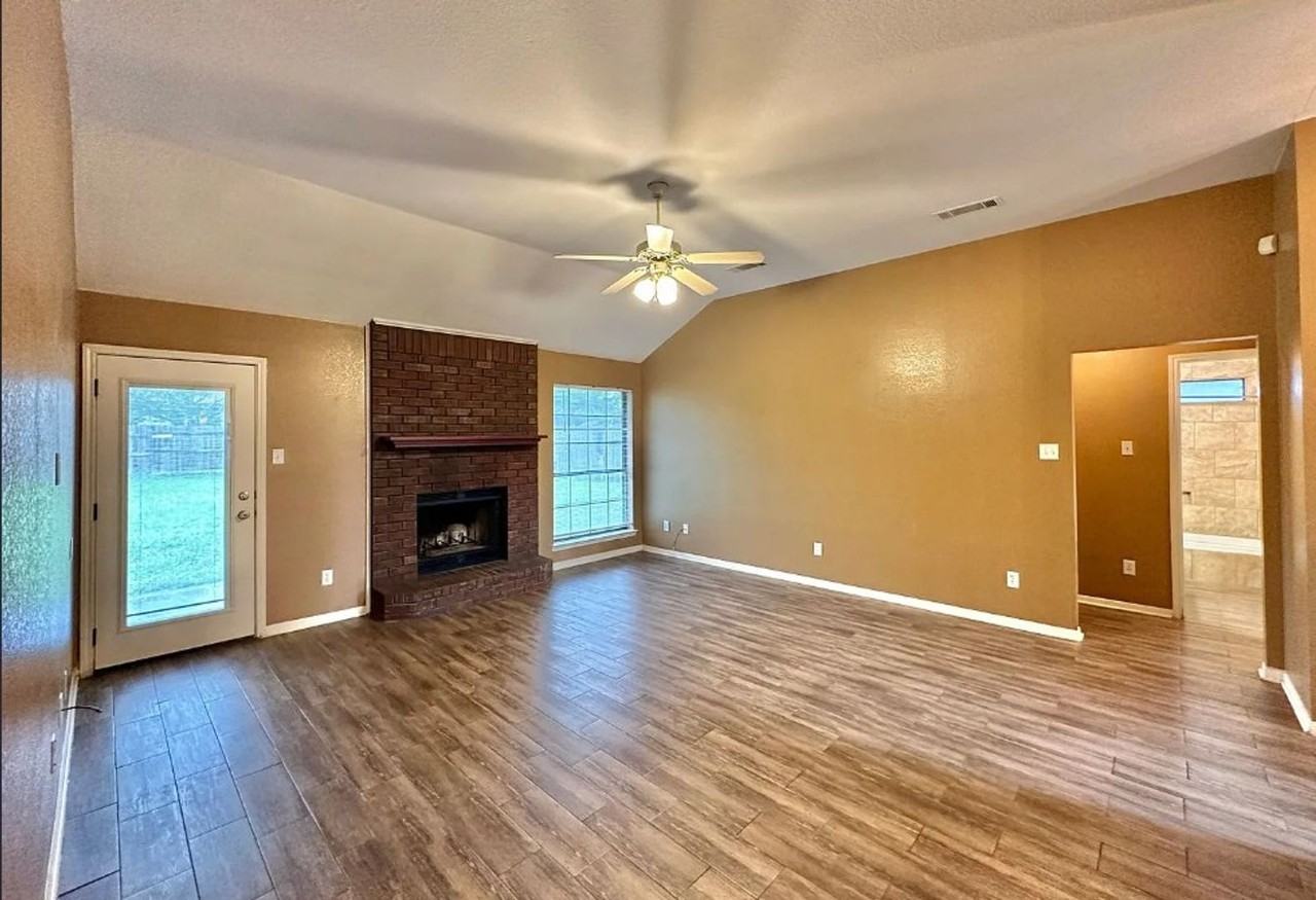 3805 Sawtooth Dr - Photo 2 of 11