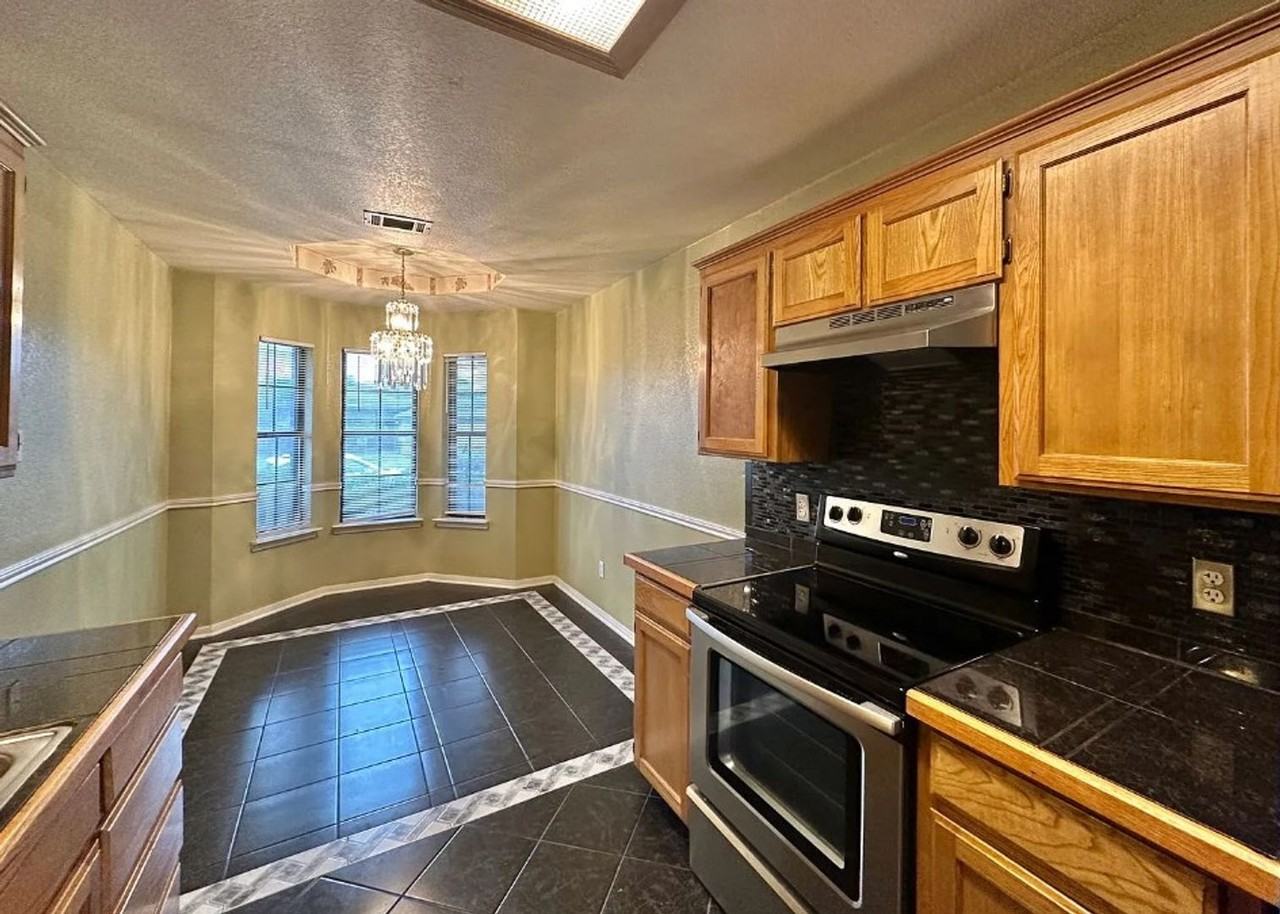 3805 Sawtooth Dr - Photo 5 of 11