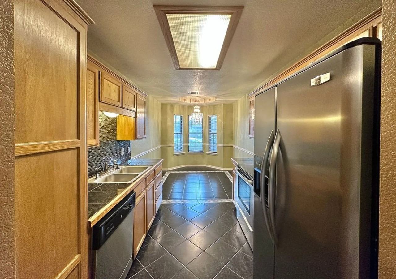 3805 Sawtooth Dr - Photo 6 of 11