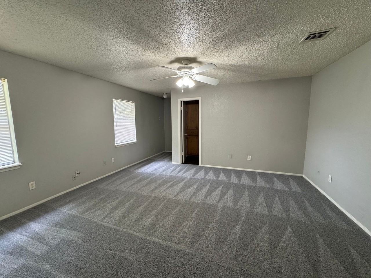 104 Hillside Dr - Photo 4 of 11
