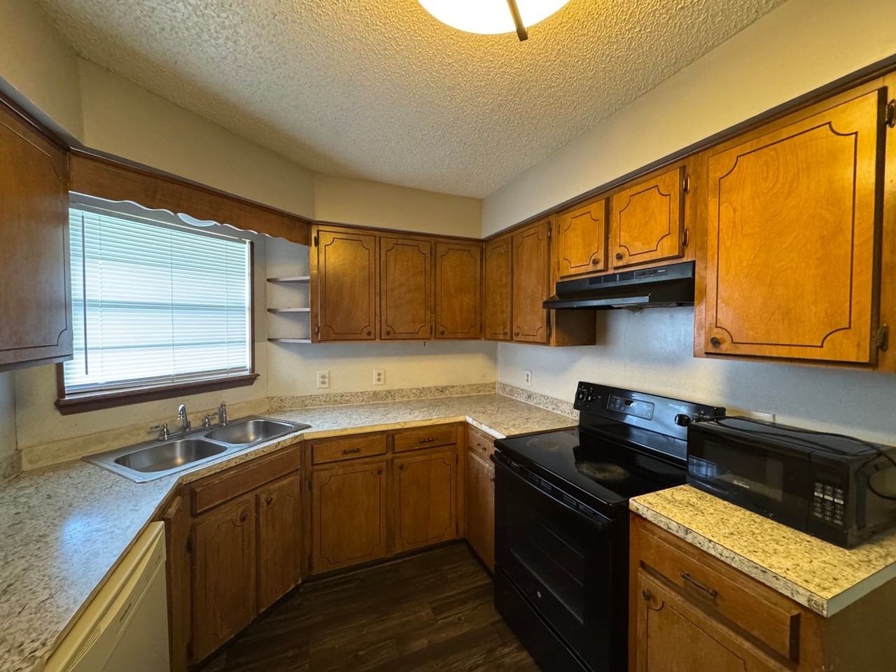 104 Hillside Dr - Photo 6 of 11