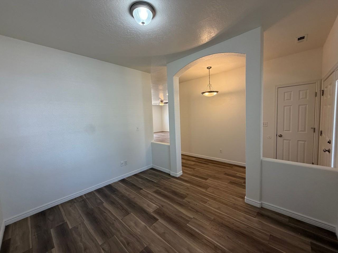 519 W Harvest Ln - Photo 4 of 28