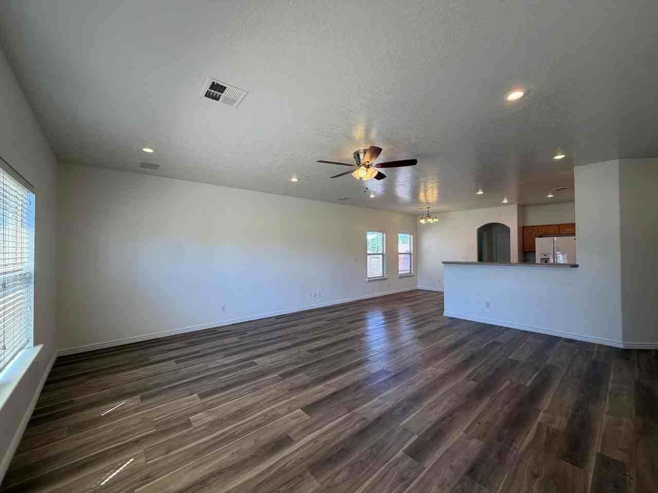 519 W Harvest Ln - Photo 5 of 28