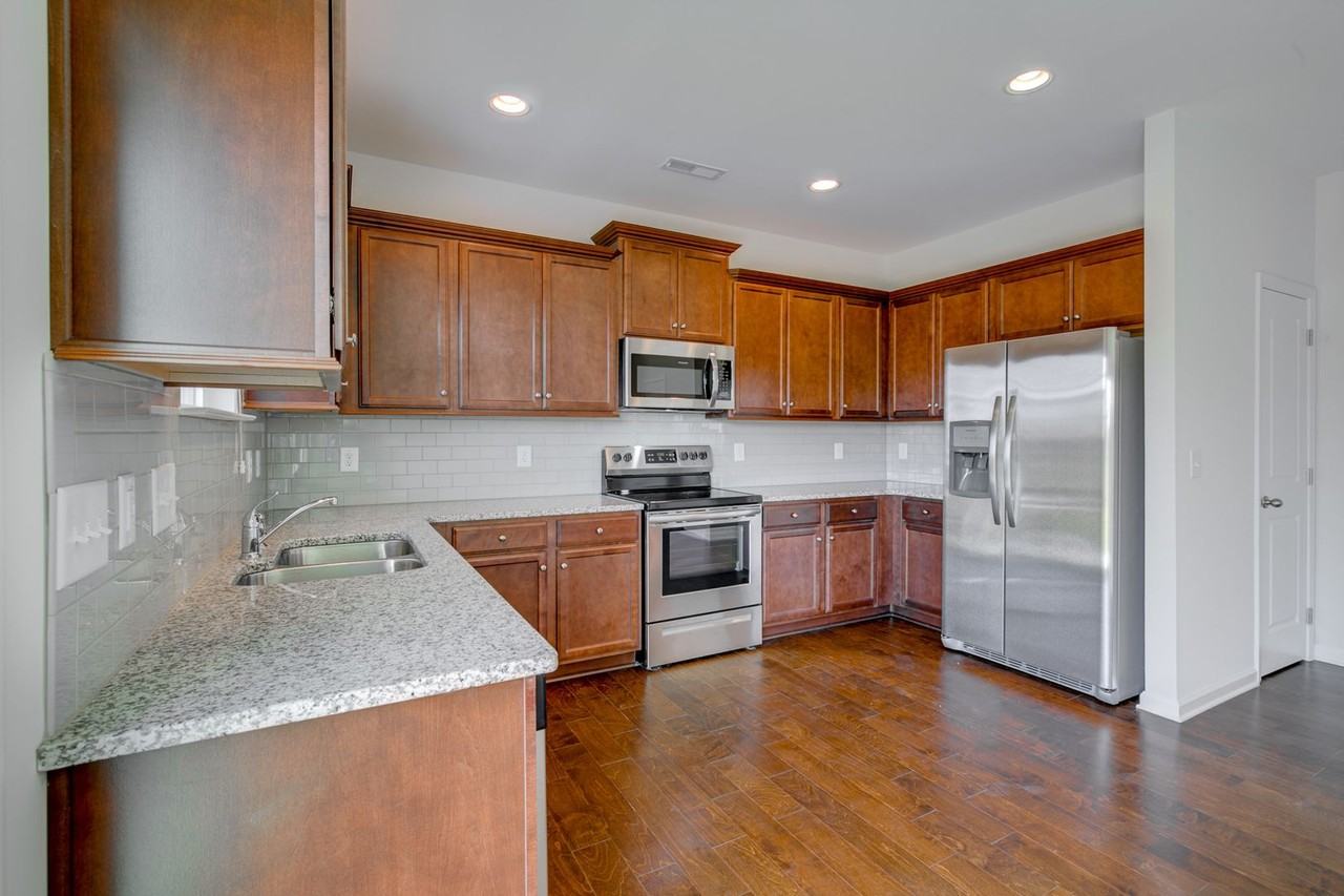1171 Kerr St - Photo 6 of 27