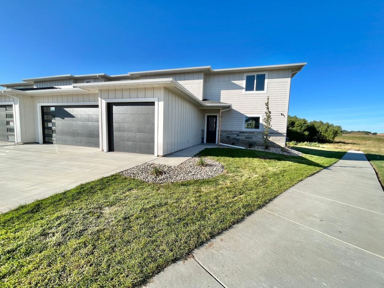 5525 W Liberator Cir - Photo 2 of 29
