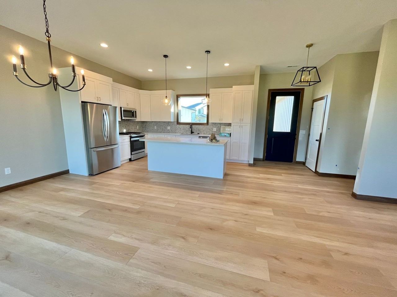 5525 W Liberator Cir - Photo 4 of 29