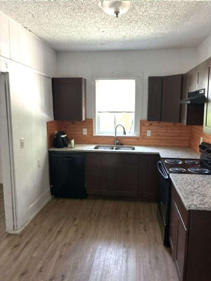 3905 Stuart St - Photo 2 of 8
