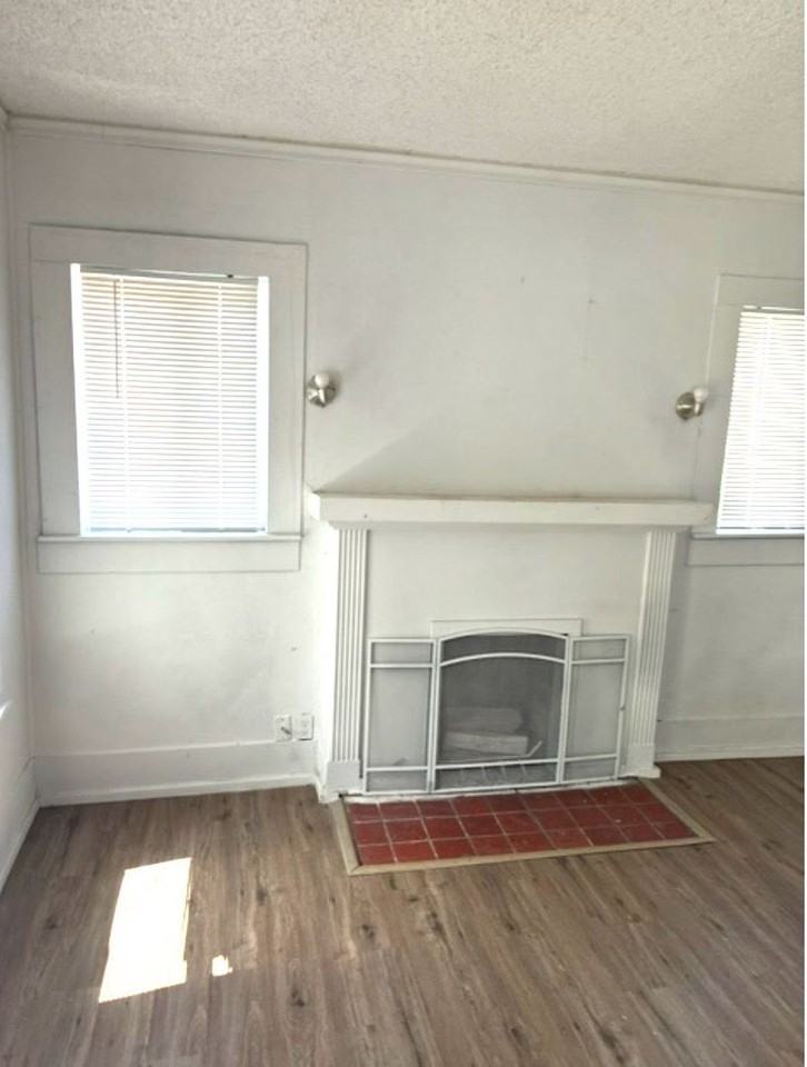 3905 Stuart St - Photo 3 of 8