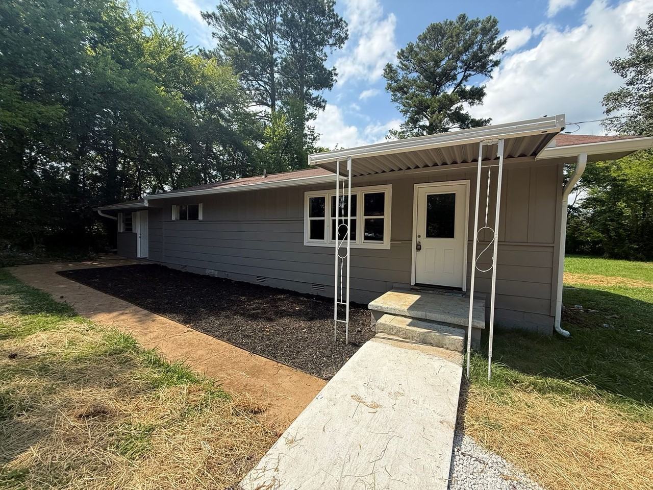 89 Susan Ln - Photo 2 of 20