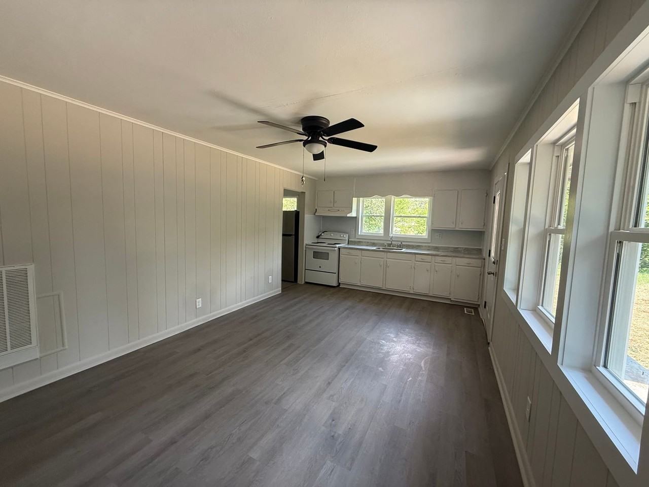 89 Susan Ln - Photo 4 of 20